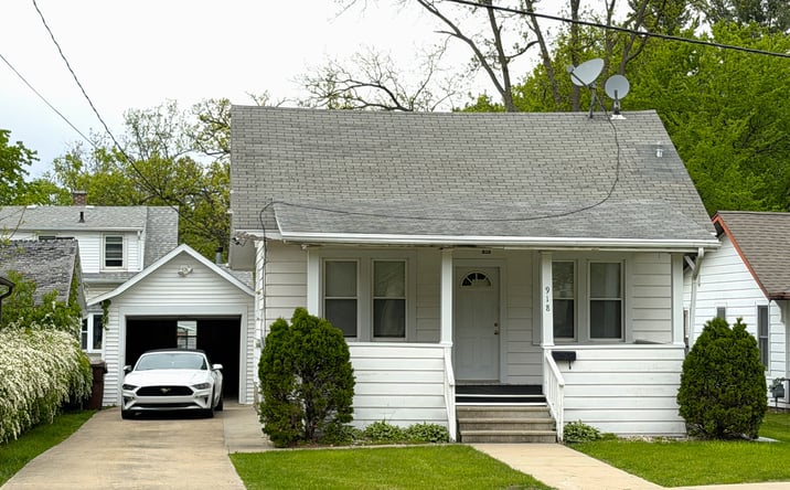 Pictures of Retail, Multifamily property located at 918 Blackhawk Boulevard, South Beloit, IL 61080 for sales - image #1