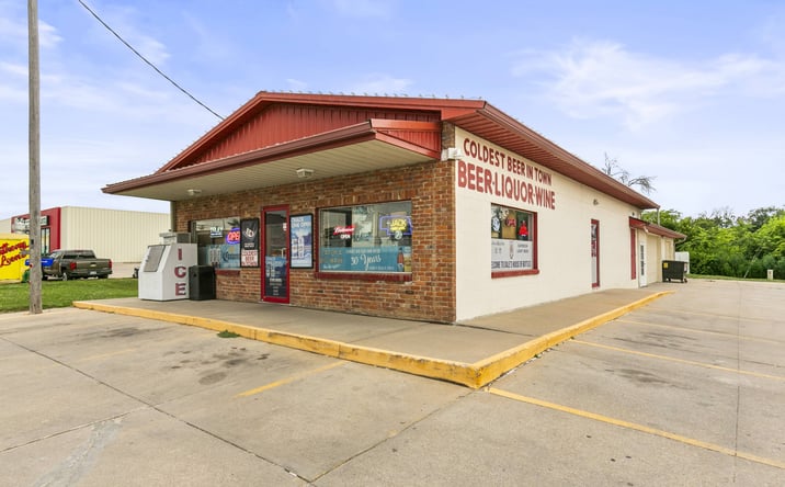 Pictures of Retail property located at 1074 WASHINGTON ST, BLAIR, NE 68008-2102 for sales - image #1