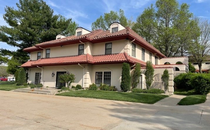 Pictures of Office property located at 1007 East Street Maartens Drive, Saint Joseph, MO 64506 for sales - image #1