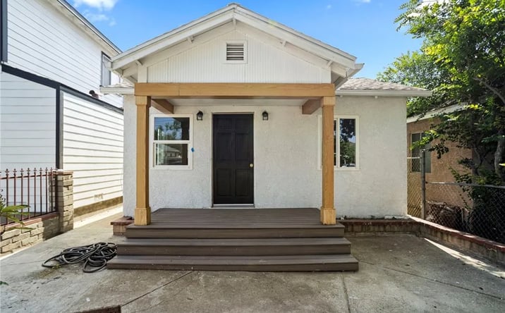 Pictures of Multifamily property located at 308 N Pasadena Avenue, Azusa, CA 91702 for sales - image #1