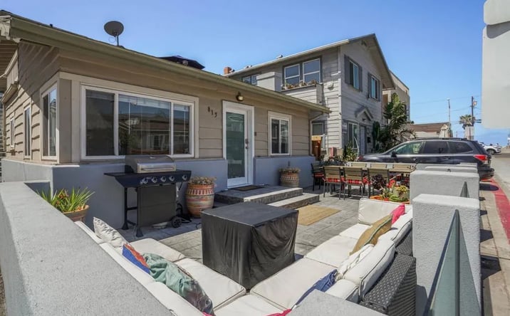 Pictures of Multifamily property located at 3492 Bayside Lane, San Diego, CA 92109 for sales - image #1