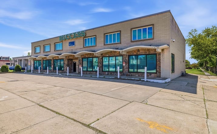 Pictures of Office property located at 2718 Elmwood Avenue, Tonawanda, NY 14217 for sales - image #1