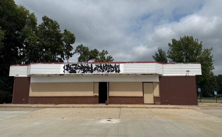 Pictures of Retail property located at 225 East Depot Street, Litchfield, MN 55355 for sales - image #1