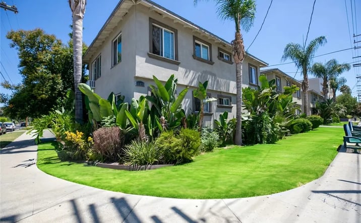 Pictures of Multifamily property located at 15455 Vanowen, Van Nuys, CA 91406 for sales - image #1