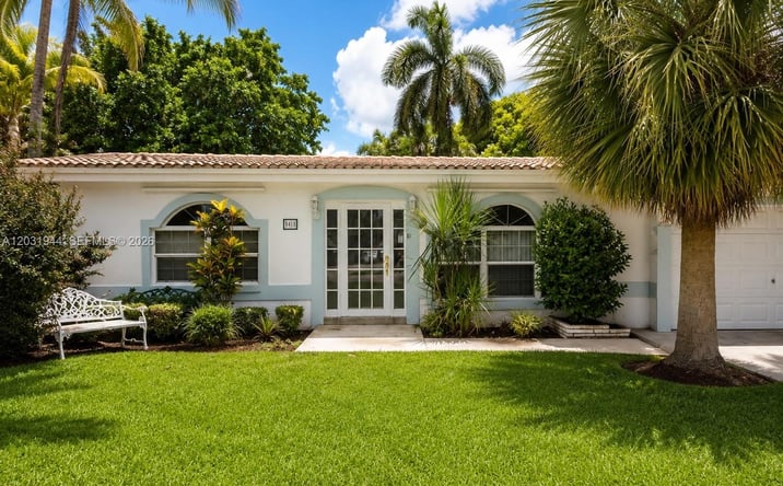 Pictures of Multifamily property located at 800 NE 2nd Ct, Hallandale Beach, FL 33009 for sales - image #1