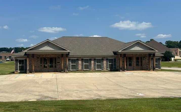 Pictures of Office property located at 4715 N Park Drive, Meridian, MS 39305 for sales - image #1