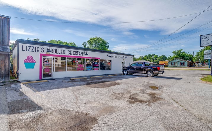 Pictures of Retail property located at 1205 South Main Street, Weatherford, TX 76086 for sales - image #1