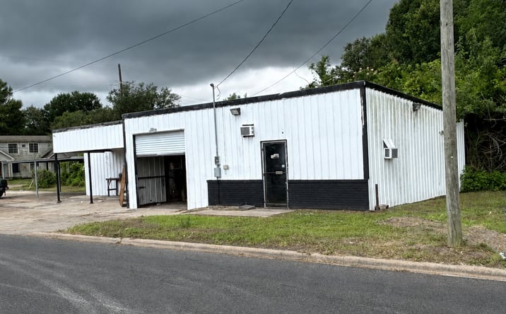 Pictures of Retail, Mixed Use property located at 705 SIMMONS DR, ORANGE, TX 77630-5257 for sales - image #1