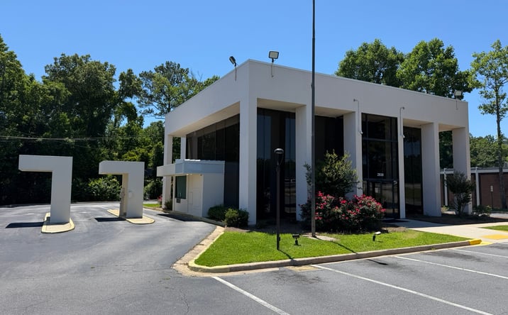 Pictures of Retail property located at 2930 Riverside Drive, Macon, GA 31204 for sales - image #1