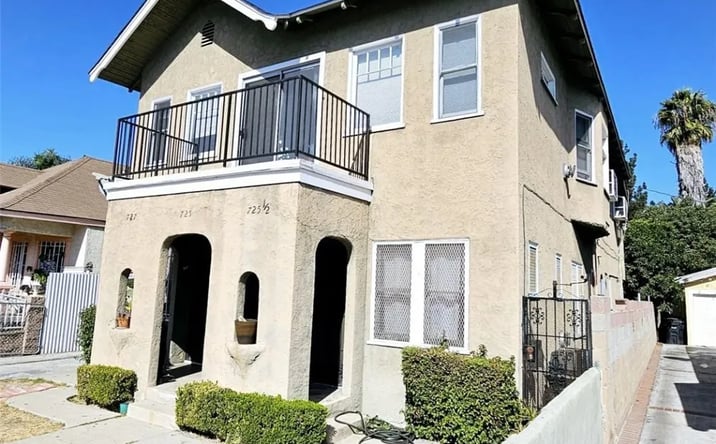 Pictures of Multifamily property located at 725 W 41st, Los Angeles, CA 90037 for sales - image #1