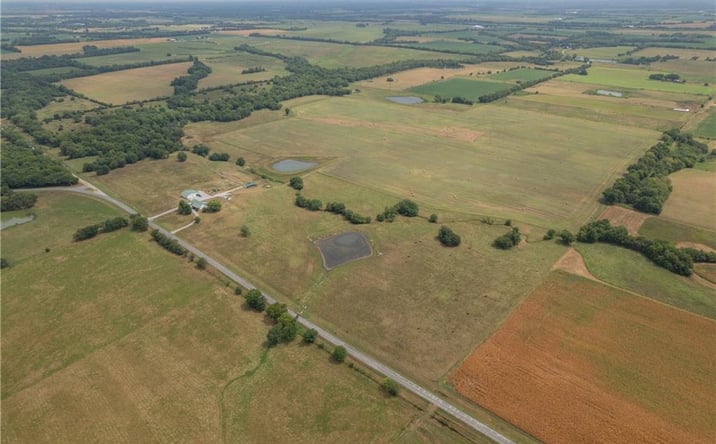 Pictures of Land property located at 674 V Highway, Lamar, MO 64759 for sales - image #1