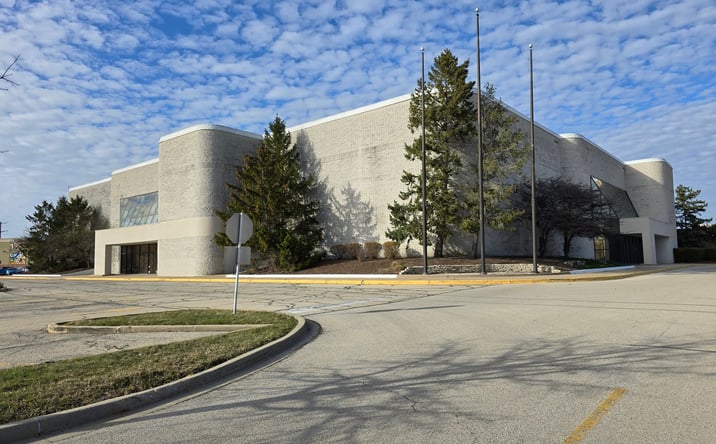 Pictures of Retail property located at 3340 Mall Loop Drive, Joliet, IL 60433 for sales - image #1