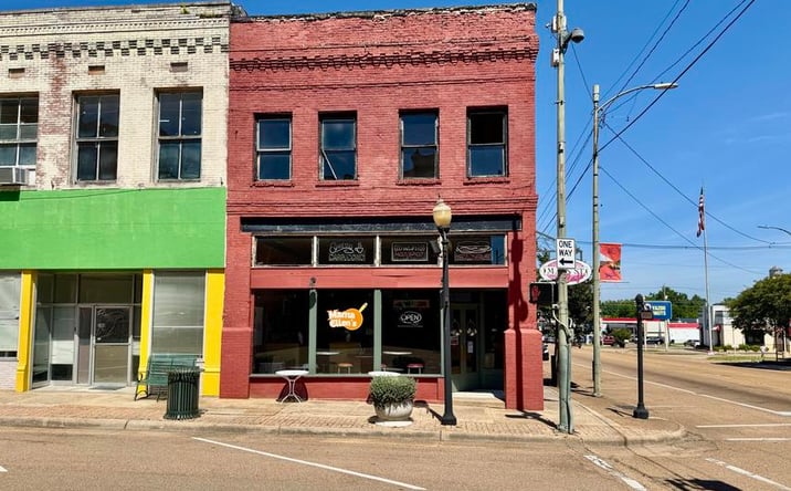 Pictures of Retail property located at 100 S Main Street, Yazoo City, MS 39194 for sales - image #1
