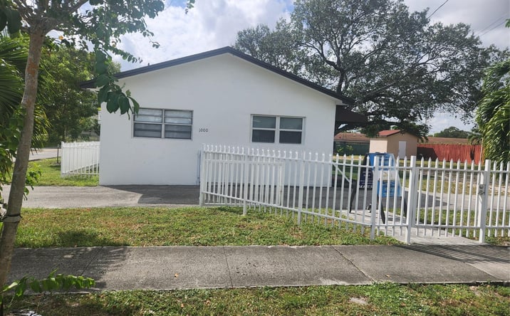 Pictures of Business for Sale property located at 1000 Foster Road, Hallandale Beach, FL 33009 for sales - image #1