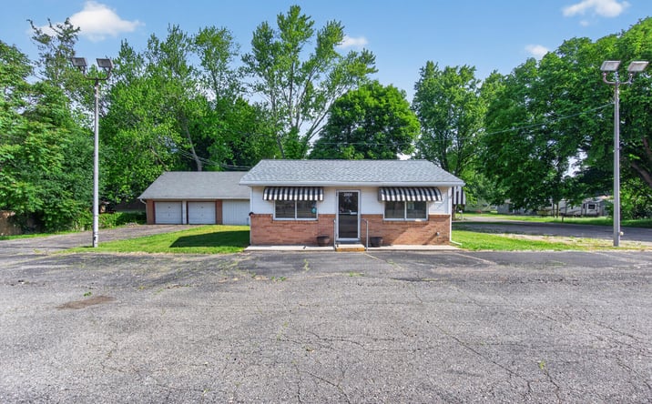 Pictures of Retail property located at 2000 W Ganson Street, Jackson, MI 49202 for sales - image #1