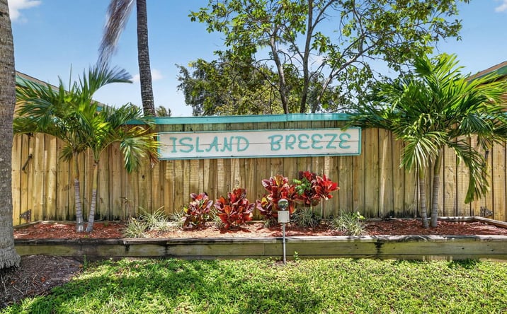 Pictures of Multifamily property located at 305 SW 16th Street, Fort Lauderdale, FL 33315 for sales - image #1