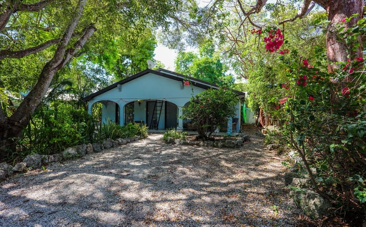 Pictures of Multifamily property located at 145 Casa Court Drive, Tavernier, FL 33070 for sales - image #1