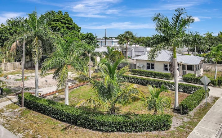 Pictures of Multifamily property located at 11 SW 11th Avenue, Fort Lauderdale, FL 33312 for sales - image #1