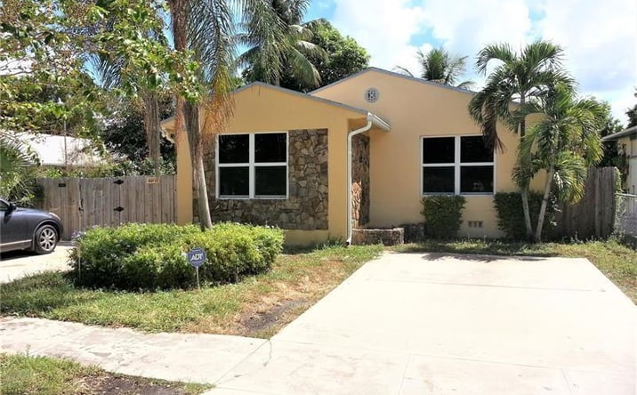 Pictures of Multifamily property located at 1123 N 17th Avenue, Hollywood, FL 33020 for sales - image #1