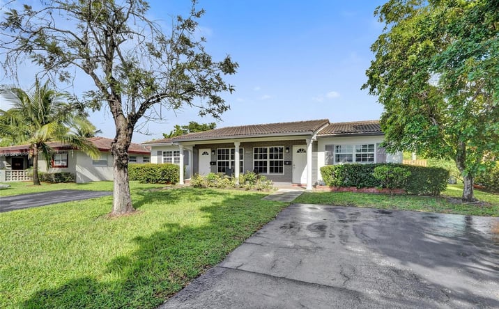 Pictures of Multifamily property located at 4017 Woodside Drive, Coral Springs, FL 33065 for sales - image #1