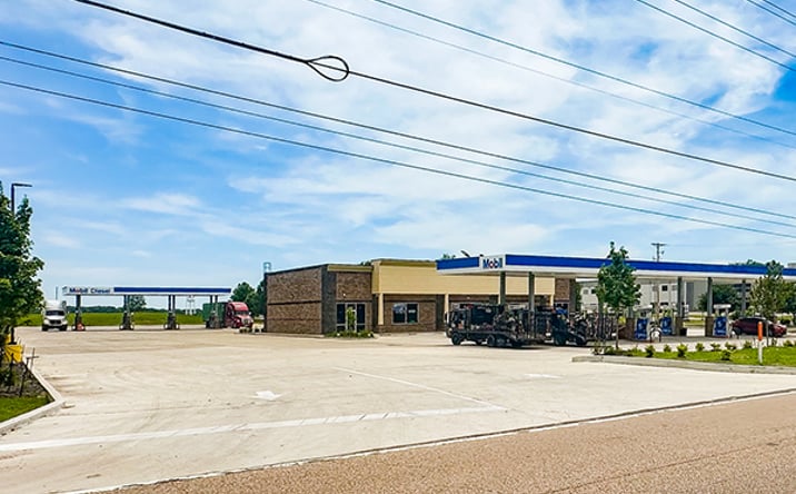 Pictures of Retail property located at 7532 Hacks Cross Road, Olive Branch, MS 38654 for sales - image #1