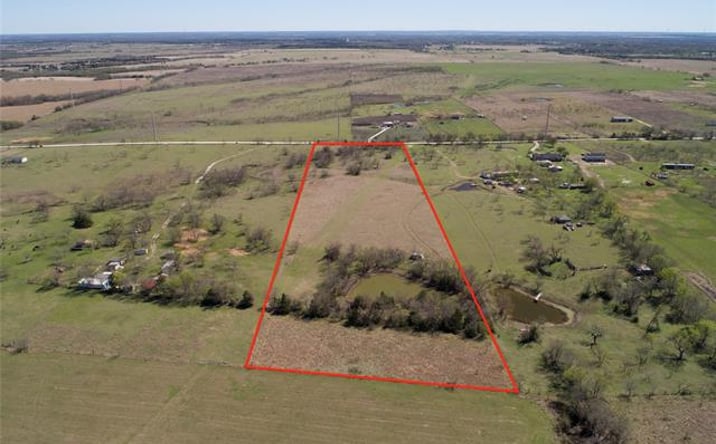 Pictures of Land property located at Lot 4 NW County Road 2170, Barry, TX 75102 for sales - image #1