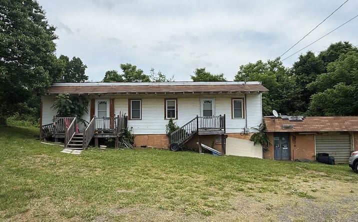 Pictures of Mixed Use property located at S Main 1513, Hillsville, VA 24343 for sales - image #1