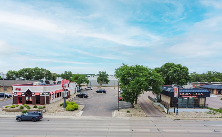 Pictures of Retail property located at 3820 W. 41st Street, Sioux Falls, SD 57106, 3800 W. 41st Street, Sioux Falls, SD 57106 for sales - image #1