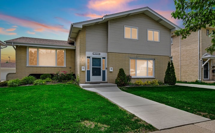 Pictures of Multifamily property located at 9632 Kilpatrick Avenue, Oak Lawn, IL 60453 for sales - image #1