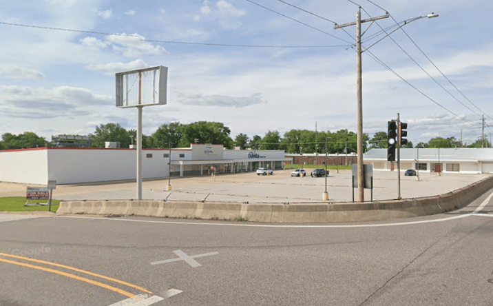 Pictures of Retail property located at 8 Vieux Carre Drive, East St Louis, IL 62203 for sales - image #1