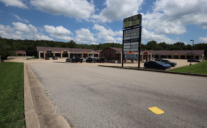 Pictures of Retail property located at 120 Ichord Avenue, Waynesville, MO 65583 for sales - image #1