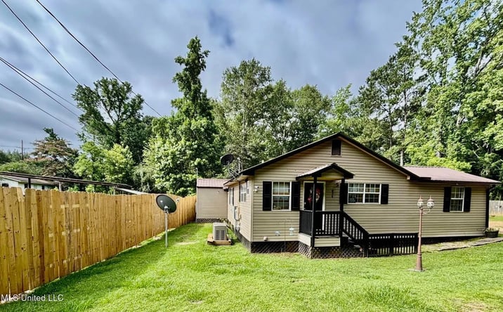 Pictures of Land property located at 834 Maddox Avenue, 70125, MS 39648 for sales - image #1