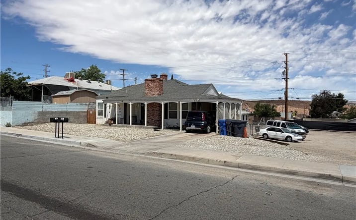 Pictures of Multifamily property located at 137 W Fredricks, Barstow, CA 92311 for sales - image #1