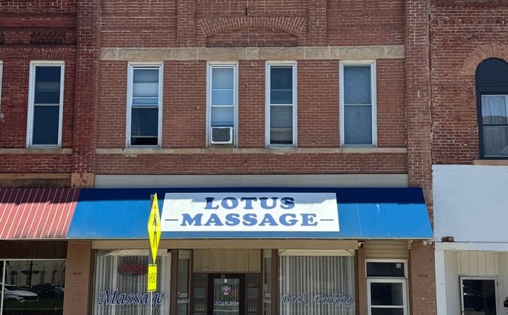 Pictures of Retail property located at 211 South Minnesota Avenue, Saint Peter, MN 56082 for sales - image #1