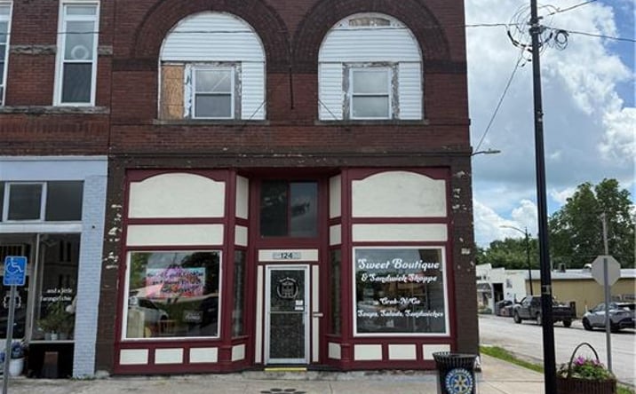 Pictures of Business for Sale, Retail property located at 124 W Grand Street, Gallatin, MO 64640 for sales - image #1