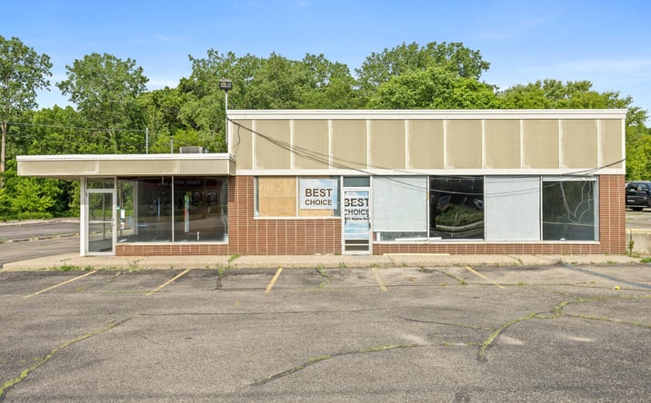 Pictures of Retail property located at 2611 Alpine Avenue NW, Grand Rapids, MI 49544 for sales - image #1