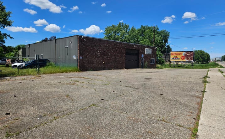 Pictures of Retail, Industrial property located at 2615 Harrisburg Road Northeast, Canton, OH 44705 for sales - image #1
