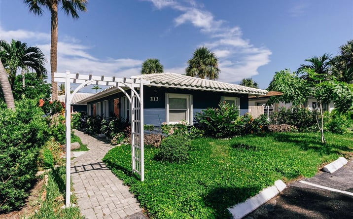 Pictures of Multifamily property located at 213 Hibiscus Avenue, Pompano Beach, FL 33062 for sales - image #1