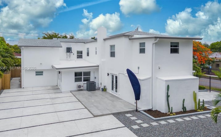 Pictures of Multifamily property located at 590 SW 23rd Ave, Miami, FL 33135 for sales - image #1