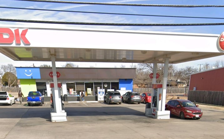 Pictures of Retail property located at 5320 SOUTHWEST PKWY, WICHITA FALLS, TX 76310-3021 for sales - image #1