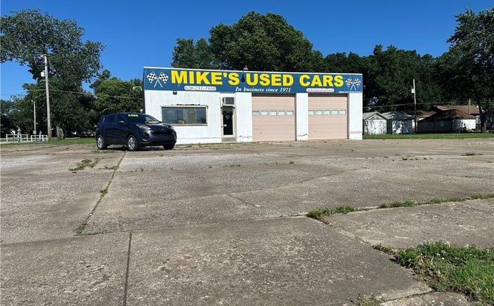 Pictures of Retail property located at 1712 N Broadway Street, Pittsburg, KS 66762 for sales - image #1