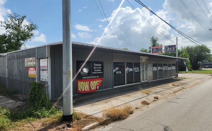 Pictures of Retail, Industrial property located at 218 E Kingsbury St, Seguin, TX 78155 for sales - image #1