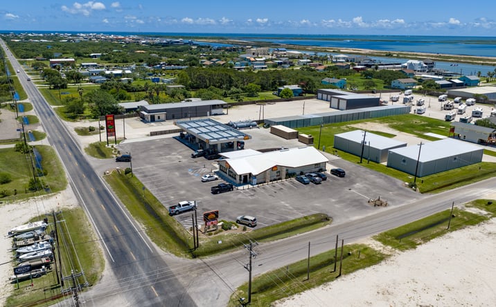 Pictures of Retail property located at 2581 W ADAMS AVE, PORT O'CONNOR, TX 77982 for sales - image #1