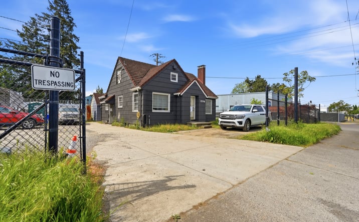 Pictures of Industrial property located at 2706 NE Columbia Blvd, Portland, OR 97211 for sales - image #1