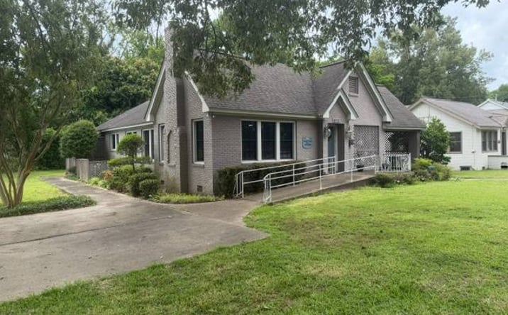 Pictures of Office property located at 912 N Jackson, MAGNOLIA, AR 71753 for sales - image #1