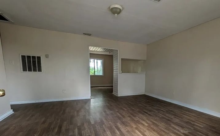Pictures of Multifamily property located at 802 A/b Kings Court, Greenwood, SC 29646 for sales - image #1