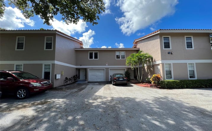 Pictures of Multifamily property located at 11500 NW 44th Street, Coral Springs, FL 33065 for sales - image #1
