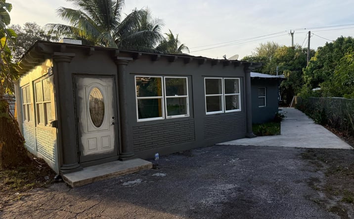 Pictures of Multifamily property located at 2739 Lincoln Street, Hollywood, FL 33020 for sales - image #1
