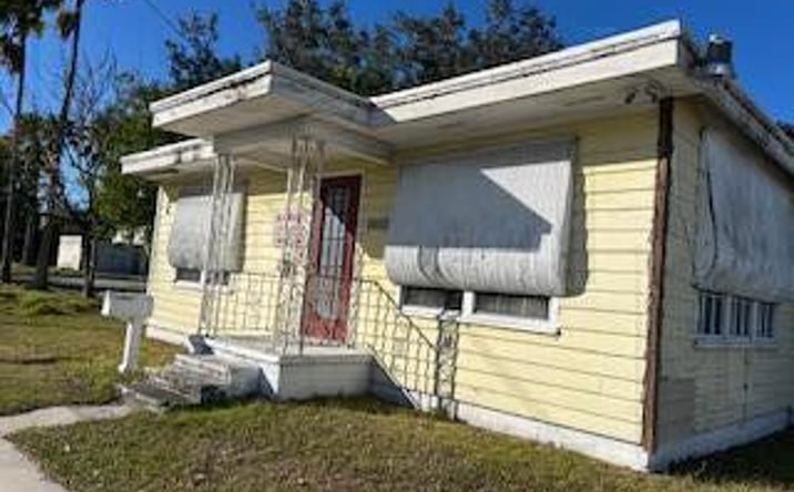Pictures of Office, Business for Sale, Retail property located at 602 W Midway Road, Fort Pierce, FL 34982 for sales - image #1