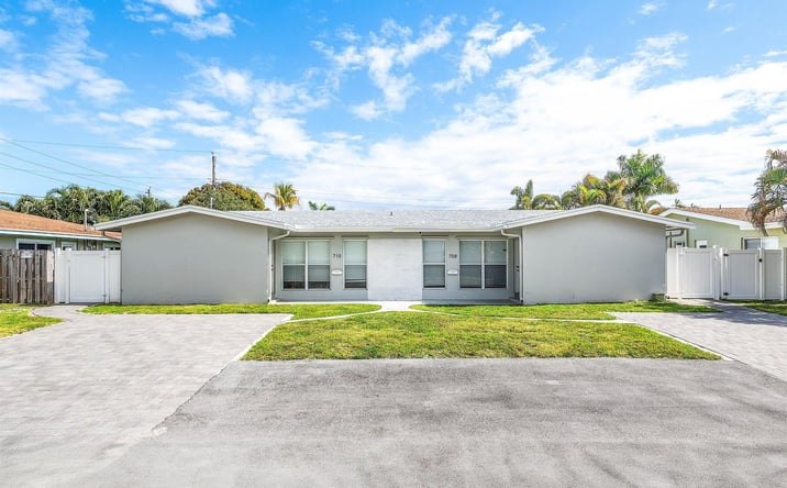 Pictures of Multifamily property located at 708-710 NE 23rd Avenue, Pompano Beach, FL 33062 for sales - image #1